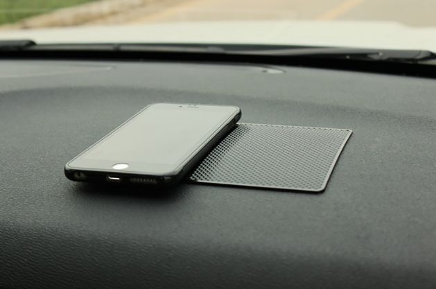Support smartphone pour voiture avec tapis antidérapant pour tableau de bord