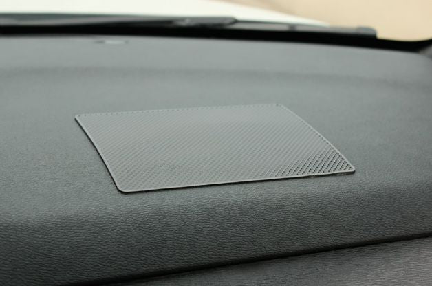 Support tapis model extra large et antidérapant pour smartphone et objets  dans la voiture